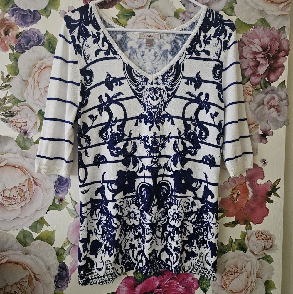 Roz & Ali Pullover Knit V neck Sweater
